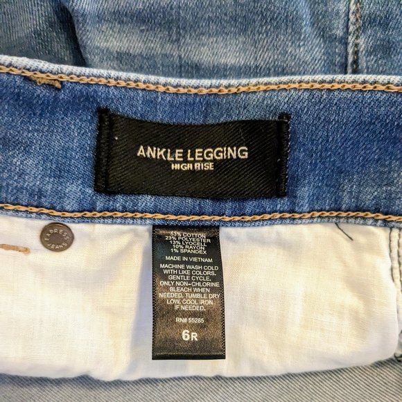 EXPRESS Women's Ankle Legging Distressed Jeans  Size 6R  Blue Denim - Picture 5 of 5